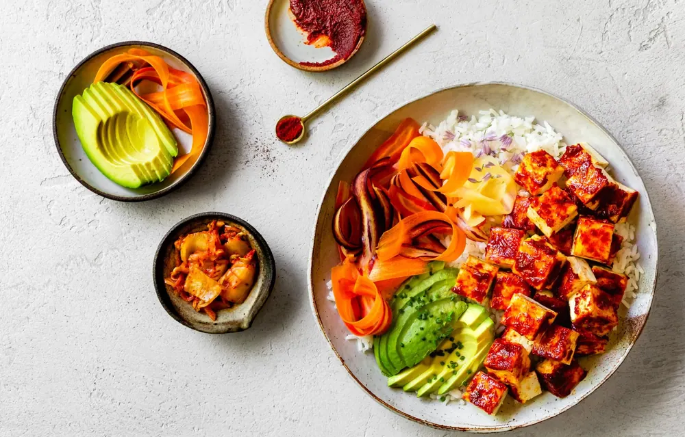 Rice bowl with vegetables and gochujang
